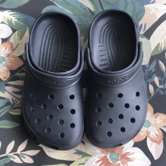 black crocs size 4